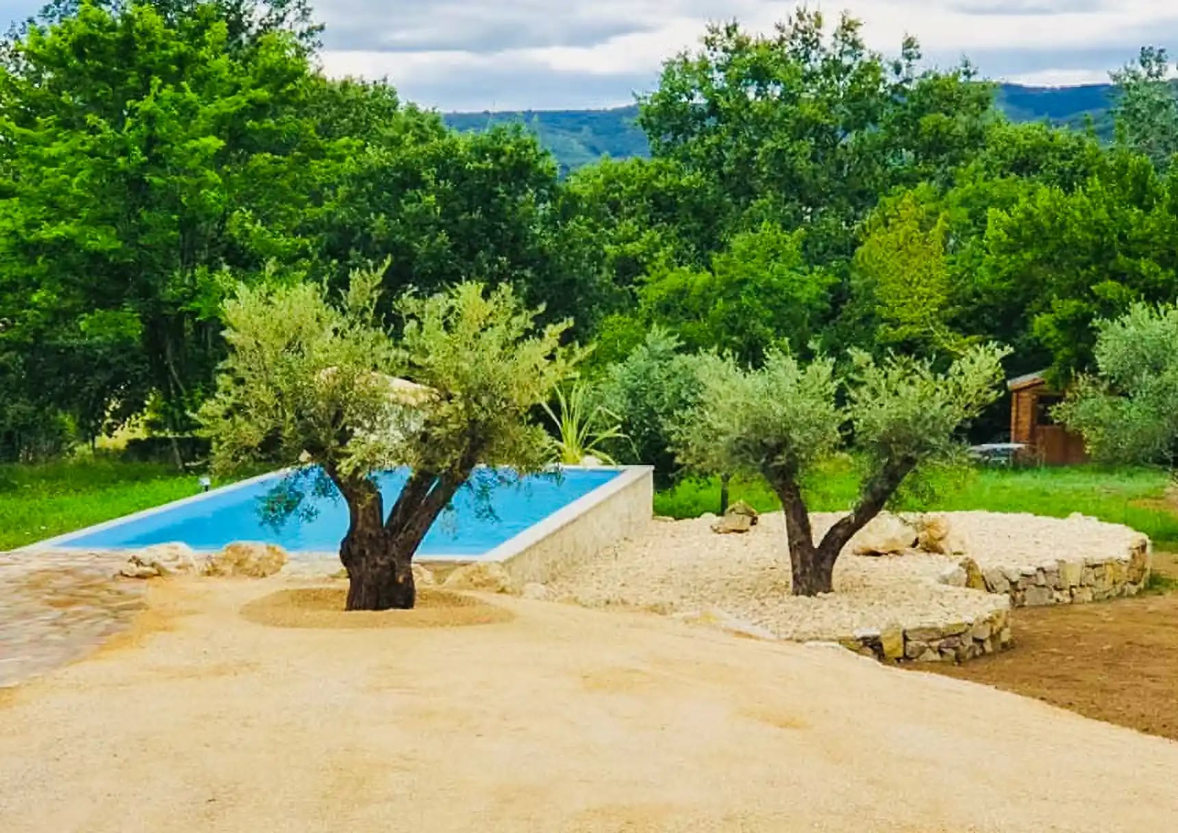 Chemin de jardin aménagé par Ledoux Paysage
